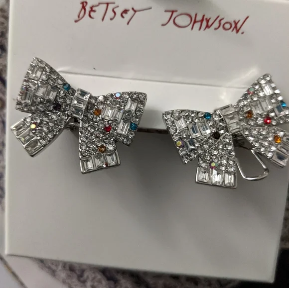Betsey Johnson earrings Crystal Accents Sliver Tone Bow Button - Picture 2 of 3